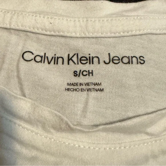 Calvin Klein Logo Tshirt - Picture 3 of 3